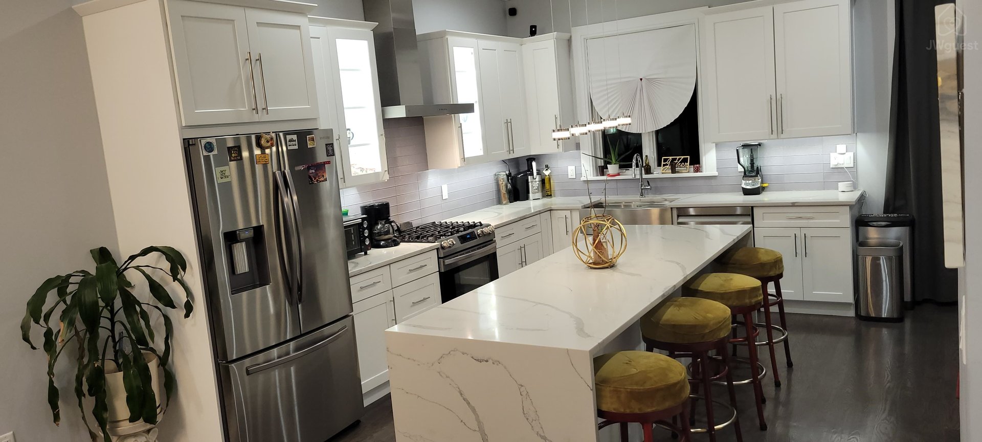 Edgewater Estates - Entire House Access, Cliffside Park, New Jersey — photo 17