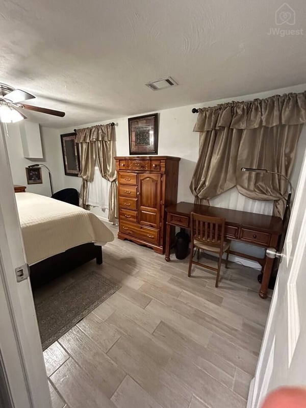 Immaculate one King bed apartment in North Versailles, Allegheny County, Pennsylvania — photo 30