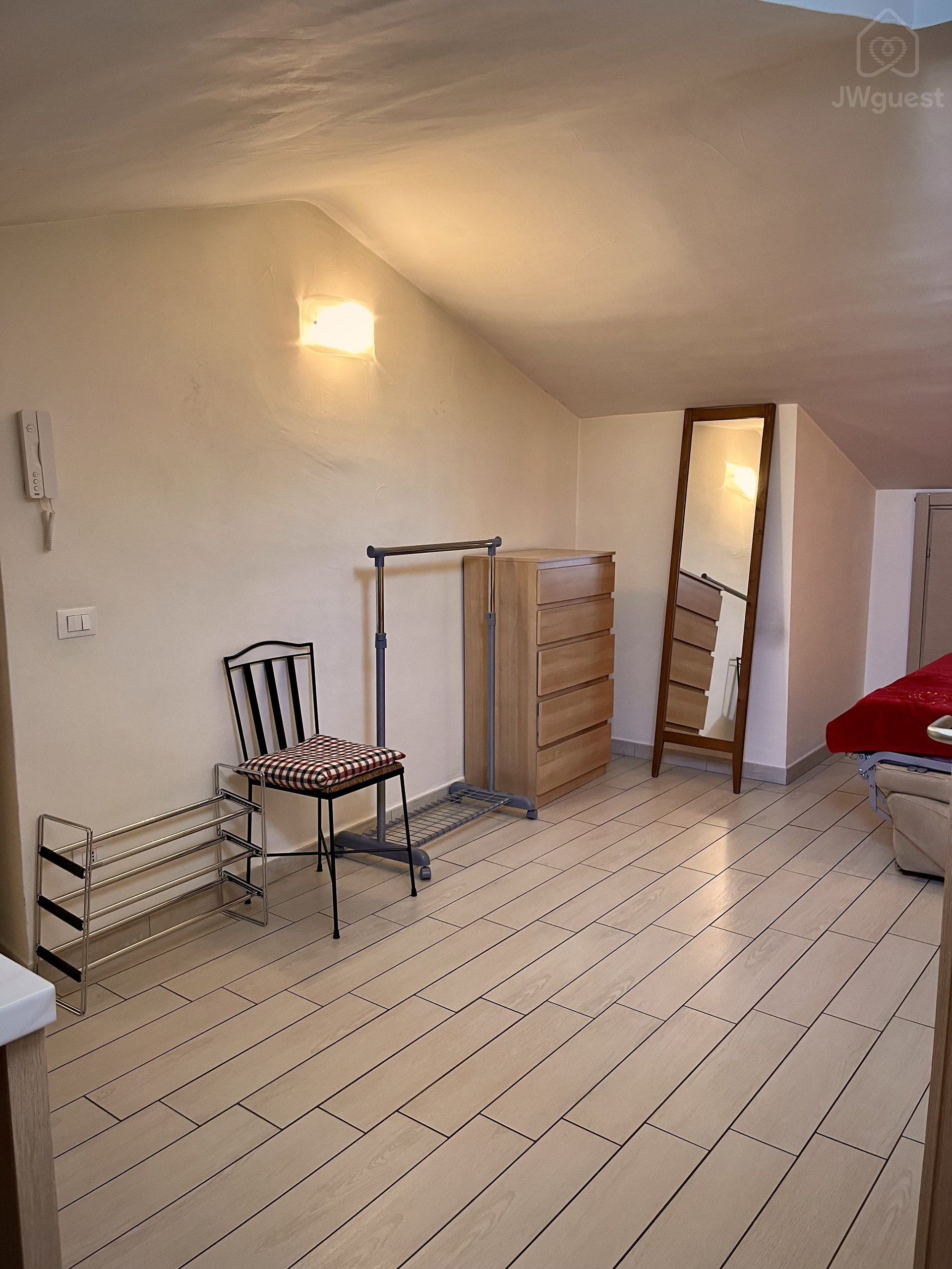 Cozy Attic Apartment Kingdom Hall & Tram Stop and City Center, Firenze, Toscana — photo 6