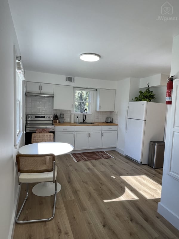 Modern cozy 1 bed 1 bath apartment in the heart of Warwick NY, Warwick, New York — photo 2