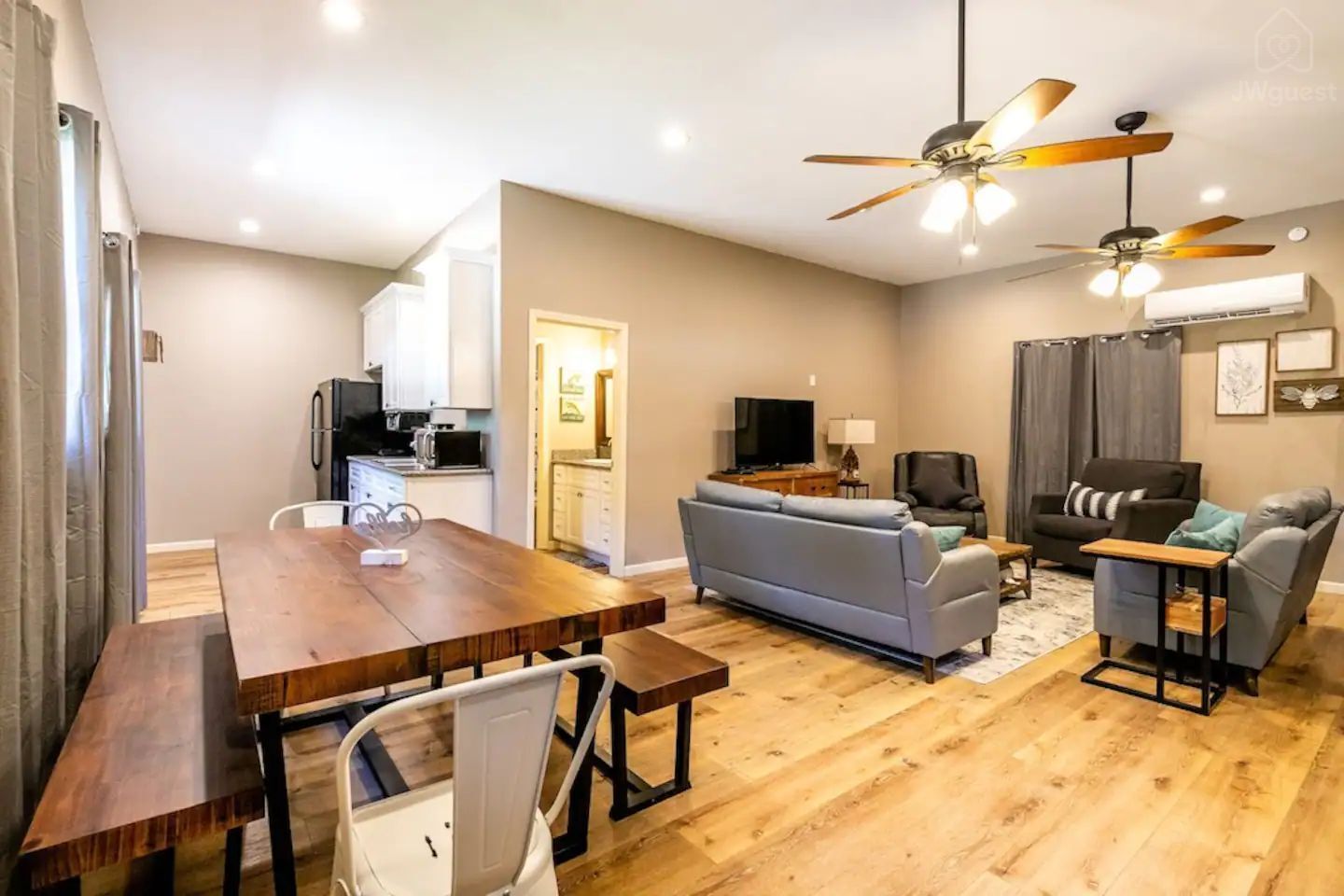 Bunk House Living area — Eden Cove Toledo Bend 4 kayaks Mid-lake Sleeps 16, Many, Louisiana