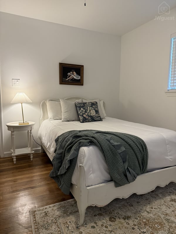 The Cozy Corner 4BR Sleeps 8, Houston, Texas — photo 16