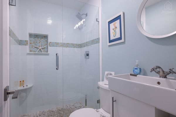 Master Bathroom — Waterfront 3BR 3BA with 37 ft Dock Tiki Hut Access to Club Pool, Key Colony Beach, Florida