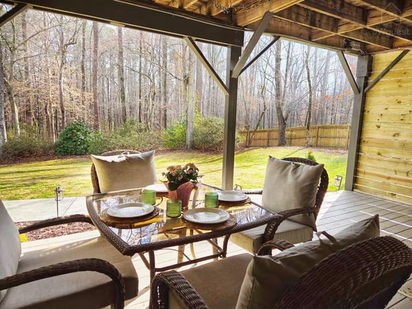 Enjoy relaxing at the table and chairs. You will have the back yard to yourself. — New Modern 1 Bdr Apt 20 minutes from Atl airport, Sharpsburg, Georgia