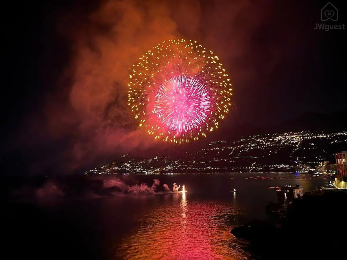 The Fireworks for the Steven Spielger's party to Torre Normanna in september 2022 — Villa Malù - Amalfi Coast, Maiori, Campania