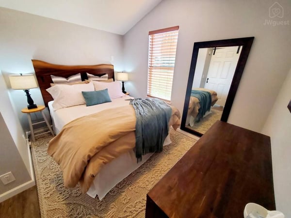 Plenty of space to relax in — Tiny home with Mountain View, Sequim, Washington