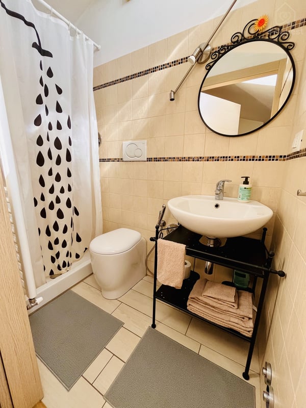 Cozy Attic Apartment Kingdom Hall & Tram Stop and City Center, Firenze, Toscana — photo 8