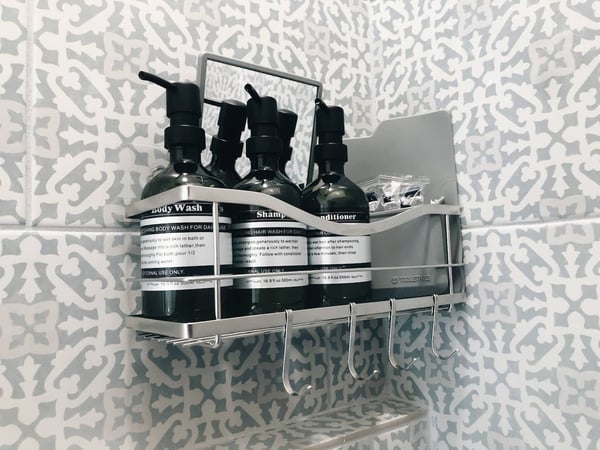 Complimentary body wash, shampoo, and conditioner in full sizes so you can leave the travel soaps at home if you'd like! — Elevated Jungle Treehouse with Loft BR, Mililani, Hawaii