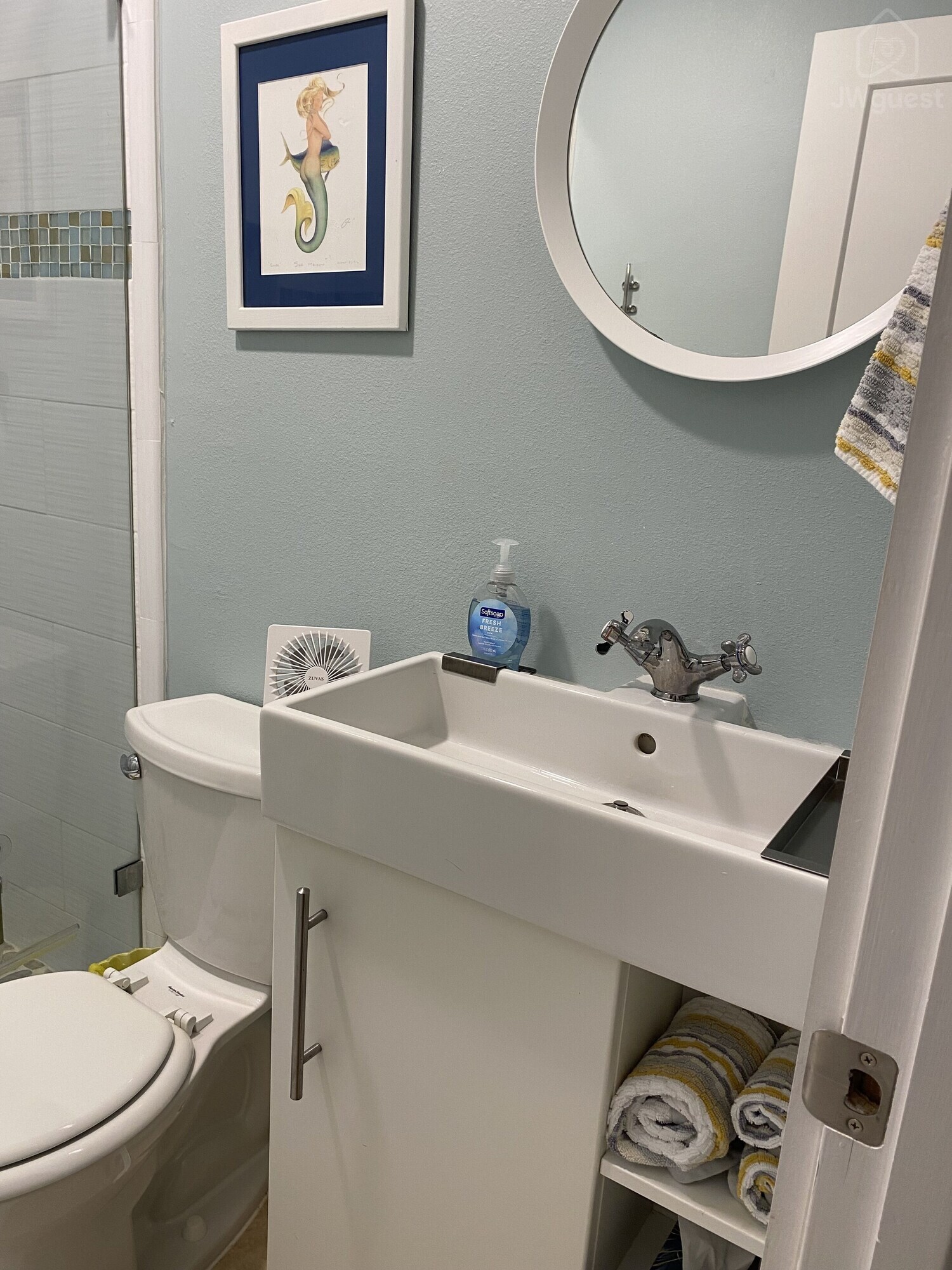 Master Bathroom — Waterfront 3BR 3BA with 37 ft Dock Tiki Hut Access to Club Pool, Key Colony Beach, Florida