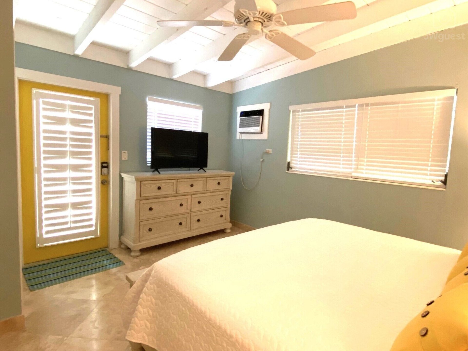 Master Bedroom — Waterfront 3BR 3BA with 37 ft Dock Tiki Hut Access to Club Pool, Key Colony Beach, Florida