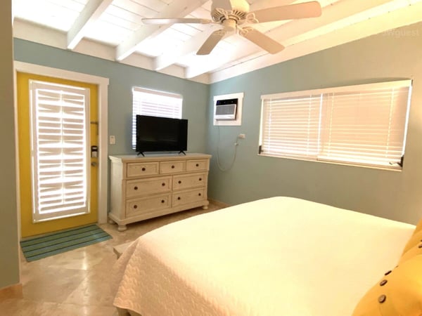 Master Bedroom — Waterfront 3BR 3BA with 37 ft Dock Tiki Hut Access to Club Pool, Key Colony Beach, Florida