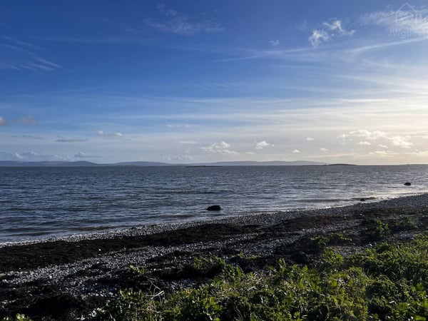 Modern King Room Coastal Walks in Galway City, Galway, County Galway — photo 12