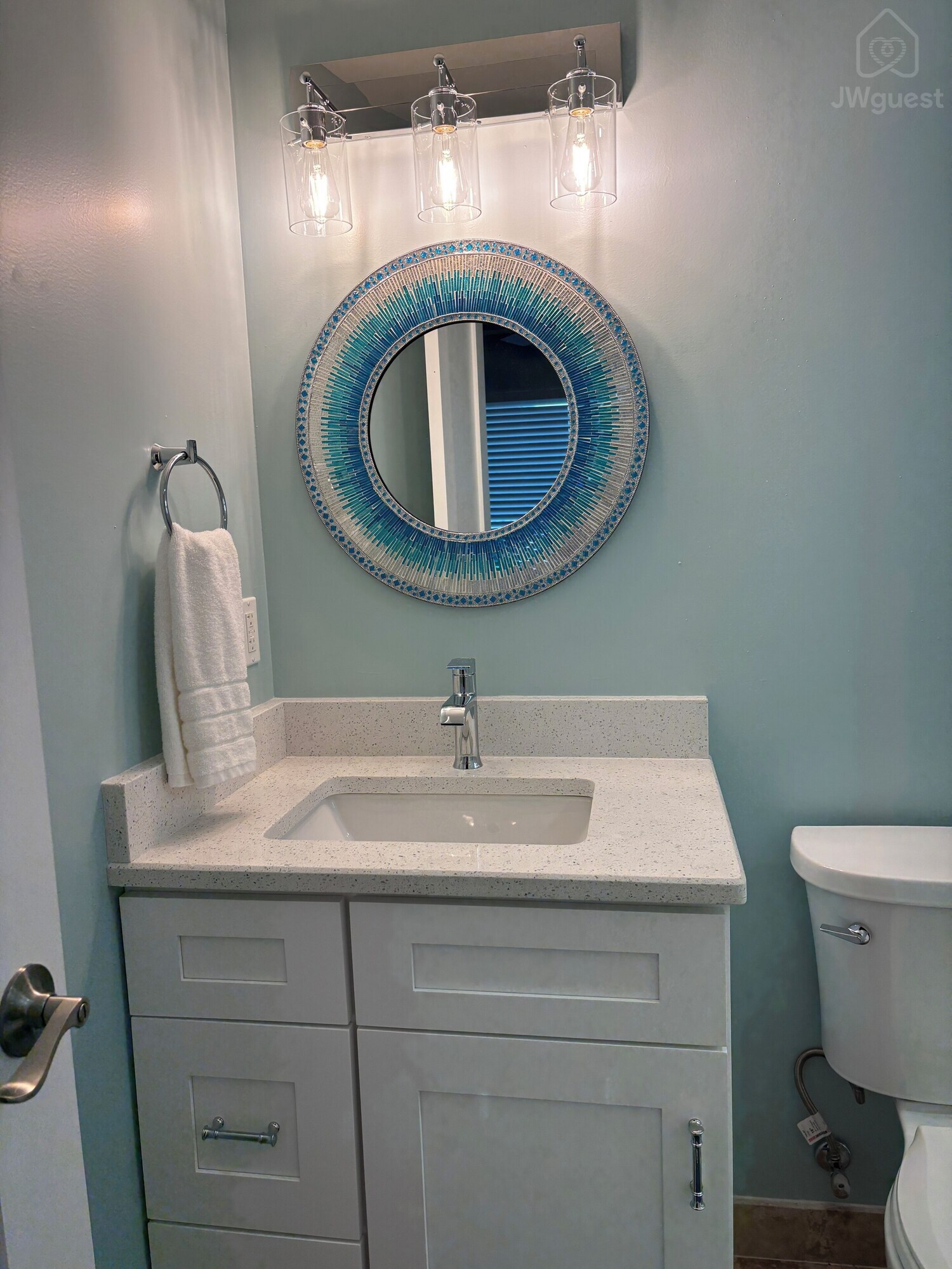 Bathroom — Waterfront 3BR 3BA with 37 ft Dock Tiki Hut Access to Club Pool, Key Colony Beach, Florida