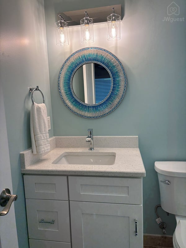 Bathroom — Waterfront 3BR 3BA with 37 ft Dock Tiki Hut Access to Club Pool, Key Colony Beach, Florida