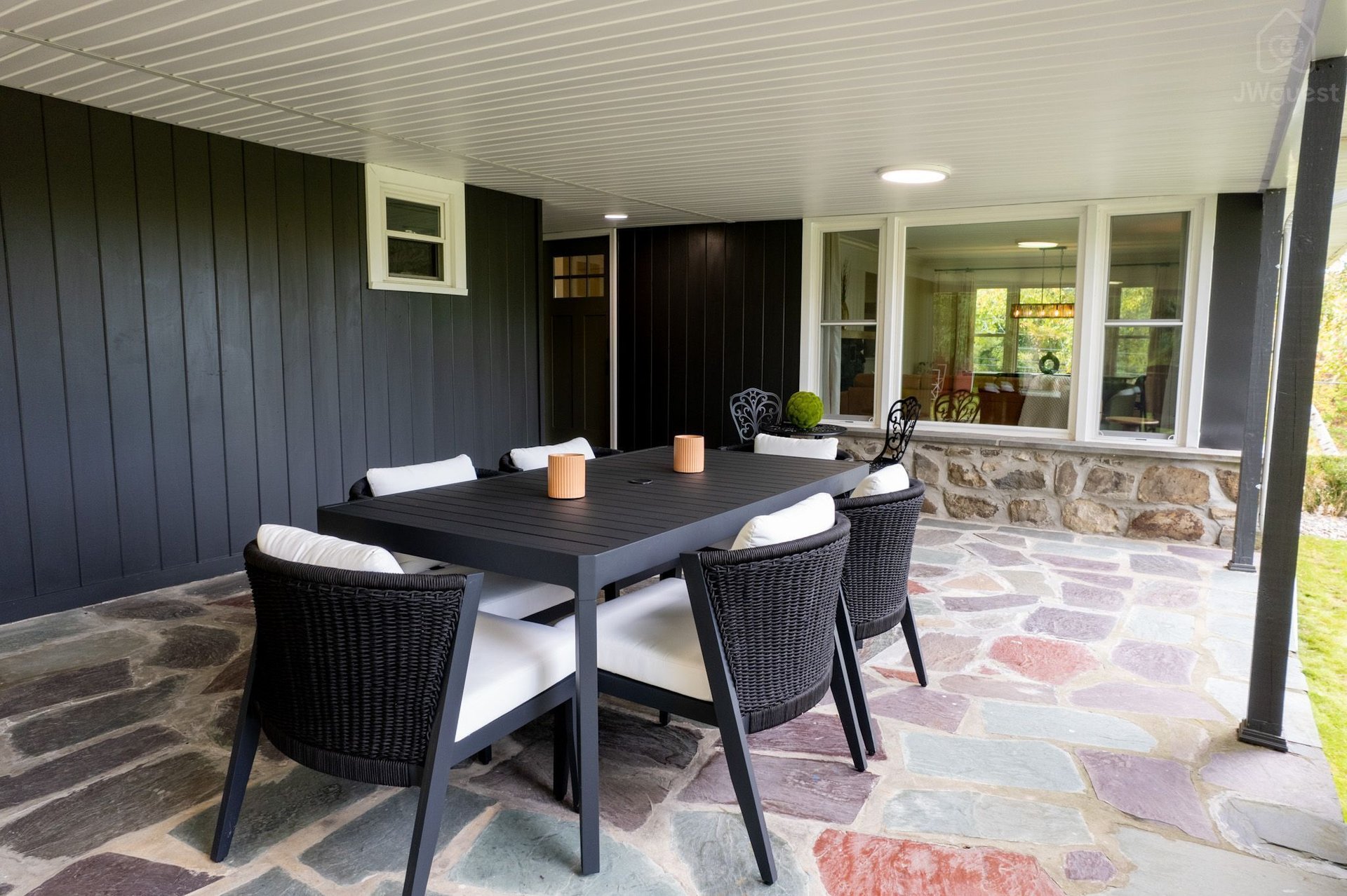 Convenient outdoor dining and relaxation — Balm Villa - 2 King En Suites and 1 Queen, Newburgh, New York