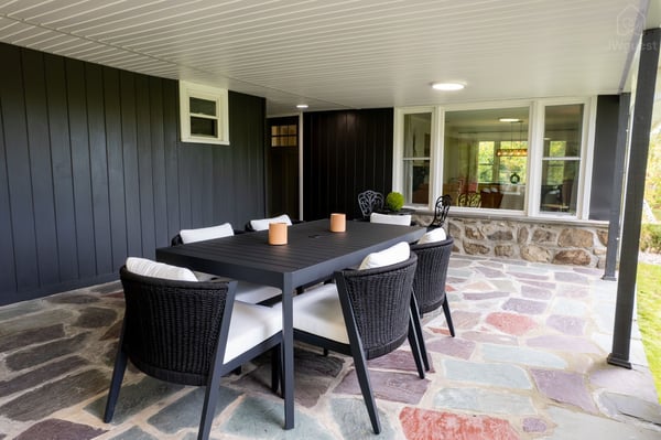 Convenient outdoor dining and relaxation — Balm Villa - 2 King En Suites and 1 Queen, Newburgh, New York