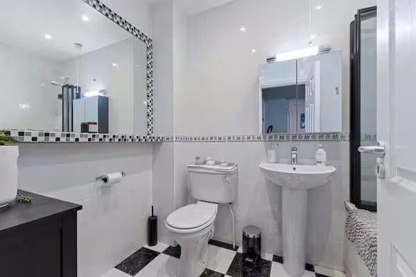 Modern King Room Coastal Walks in Galway City, Galway, County Galway — photo 7