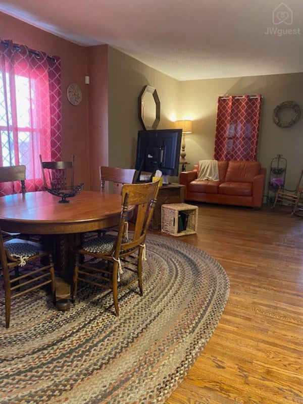 Home away from home cozy lower apartment, Erie County, New York — photo 9